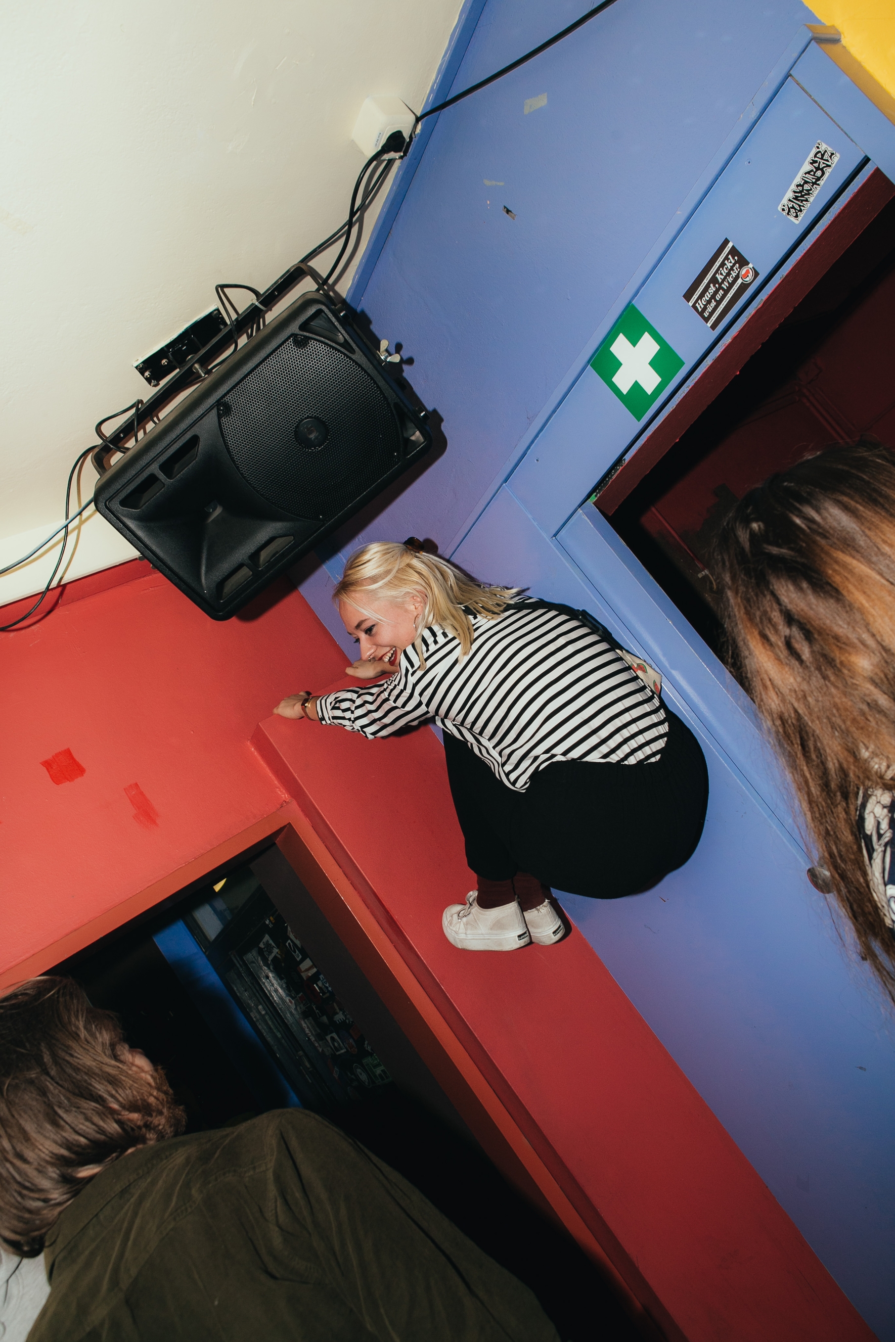 YOUKI, Party, Girl, Wall, Speaker